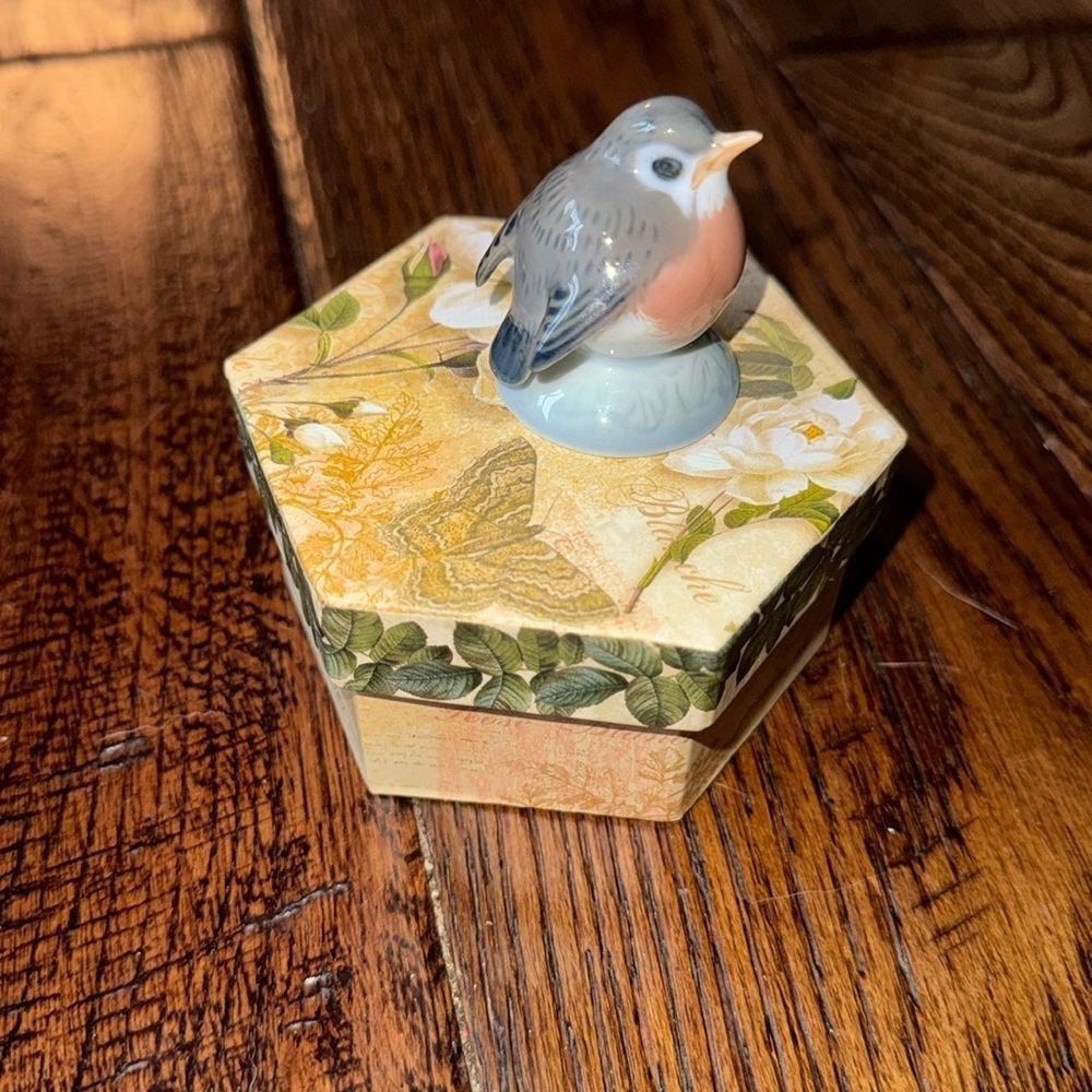 NWT ROYAL Porcelain Bird # 2238